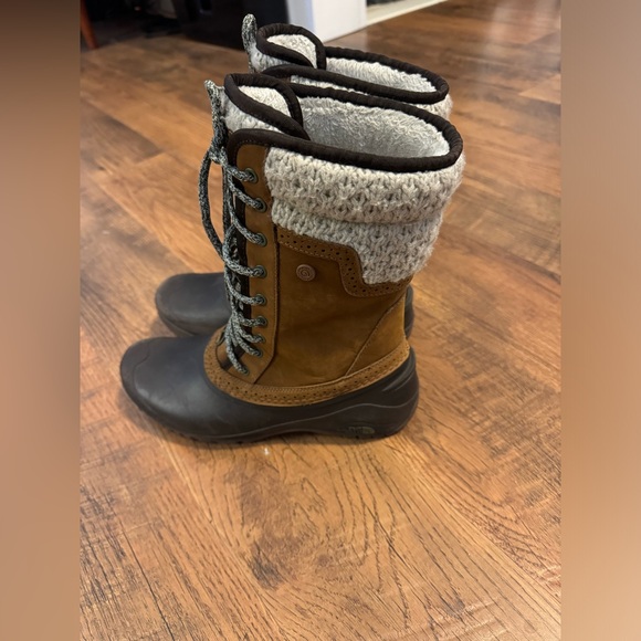 North face waterproof boots - Picture 3 of 6